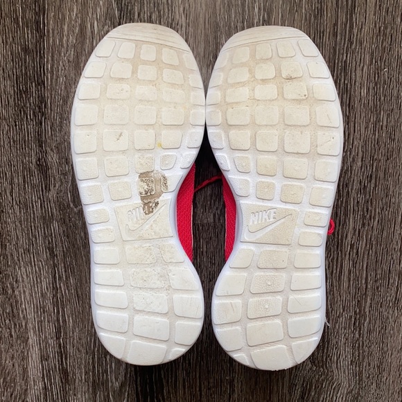 Nike Pink Roshe Size 8 - Picture 4 of 5